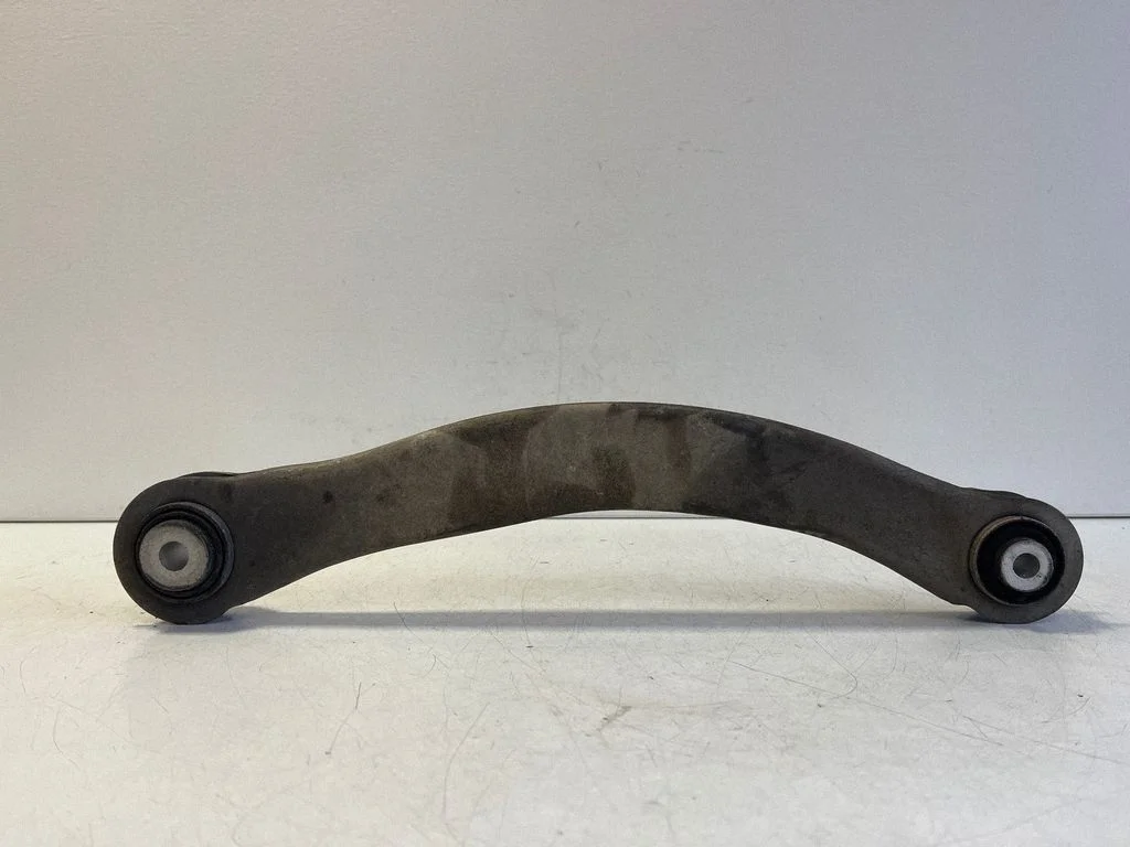 Rear control arm – right