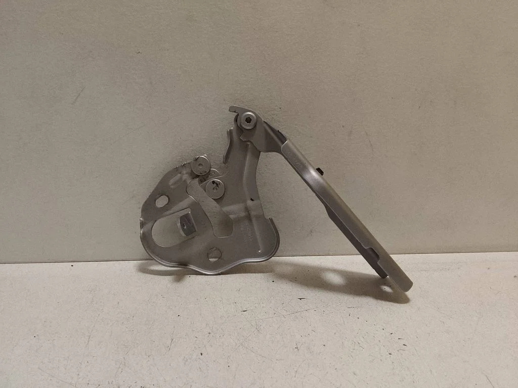 Engine bonnet/hood hinges 4M0823301
