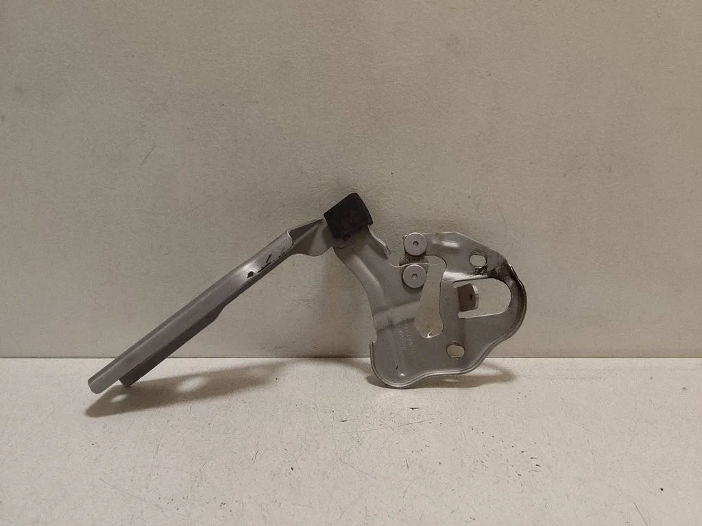 Engine bonnet/hood hinges 4M0823302