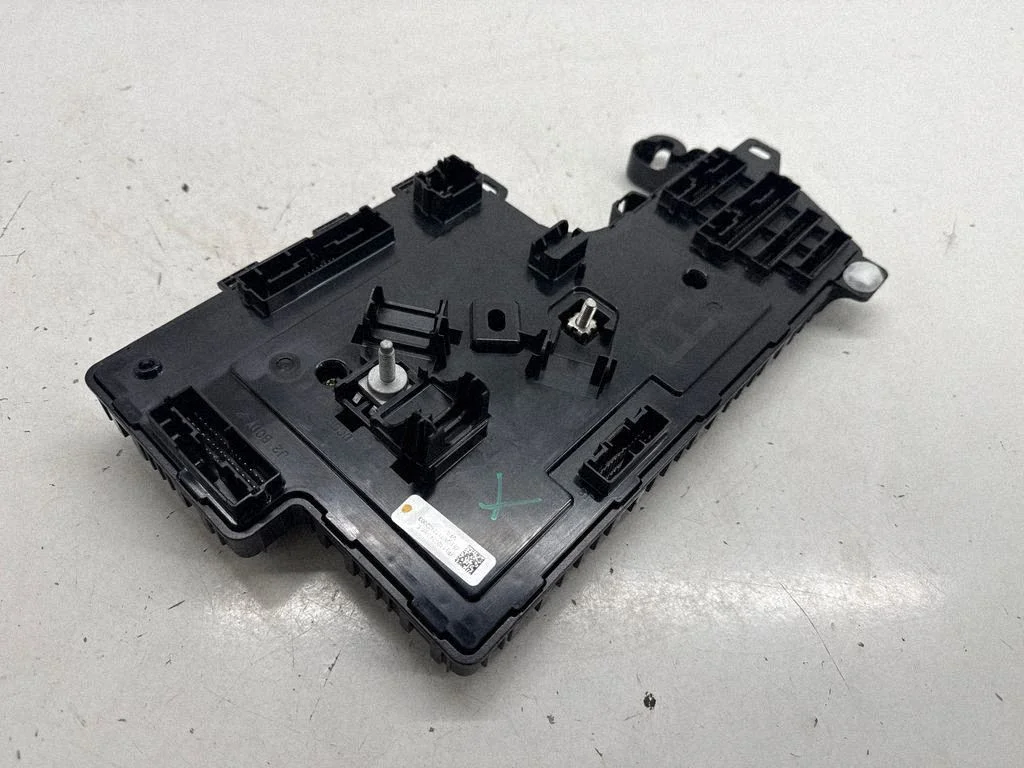 Comfort/convenience module – Tesla Model 3 (2017-)