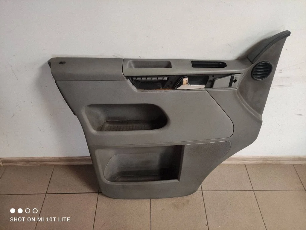 Front door card panel trim 7H5867103C