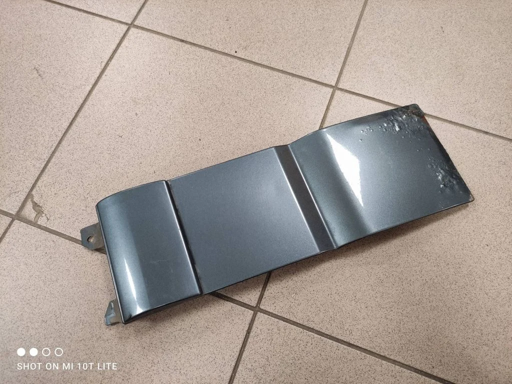 Apdaila prie degalų bako dangtelio