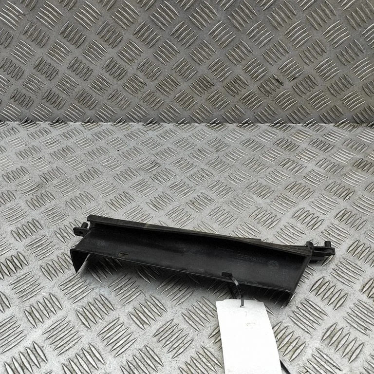 Gaisa ieplūdes kanāla detaļa (-as) 8W0129617A