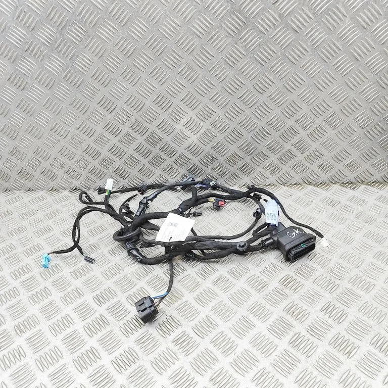 Aizmugurējo durvju vadu instalācija 6608120809