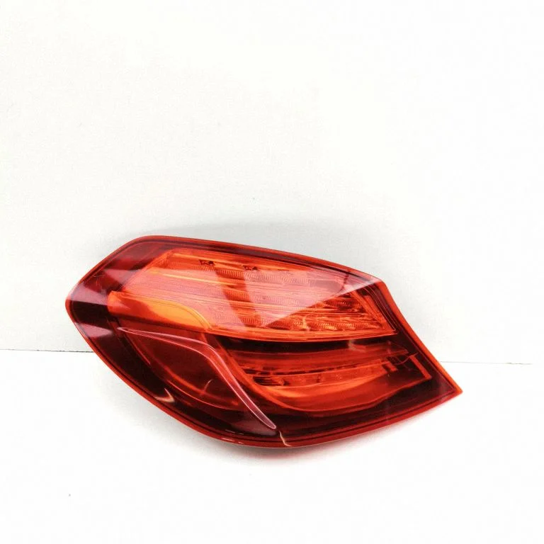 Lampa tylna w błotniku 7210575