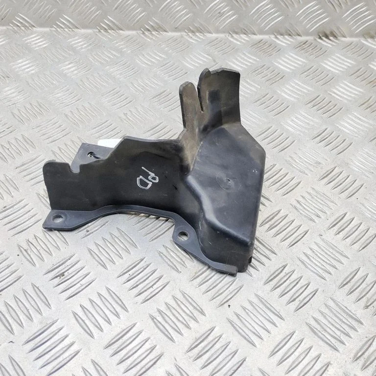 Intercooler air guide/duct channel J8A28310AA