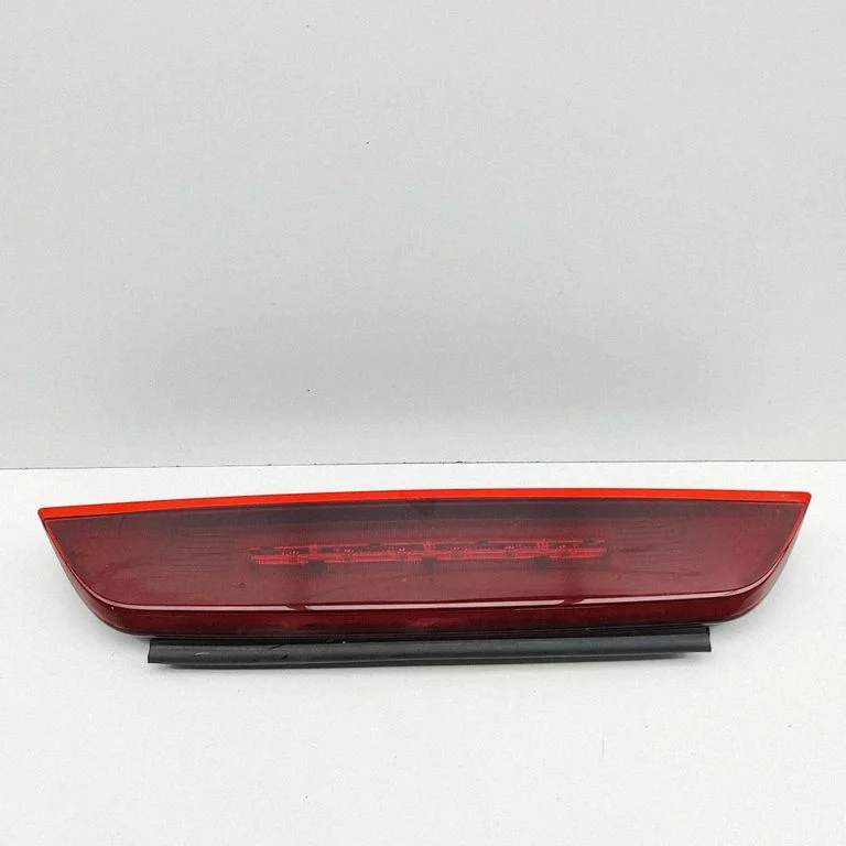 Papildu stopgaismas lukturis PZ3113A613AB