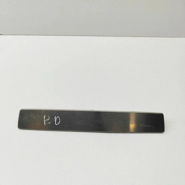Priekšējā sliekšņa apdare (iekšējā) PZ31B13256A
