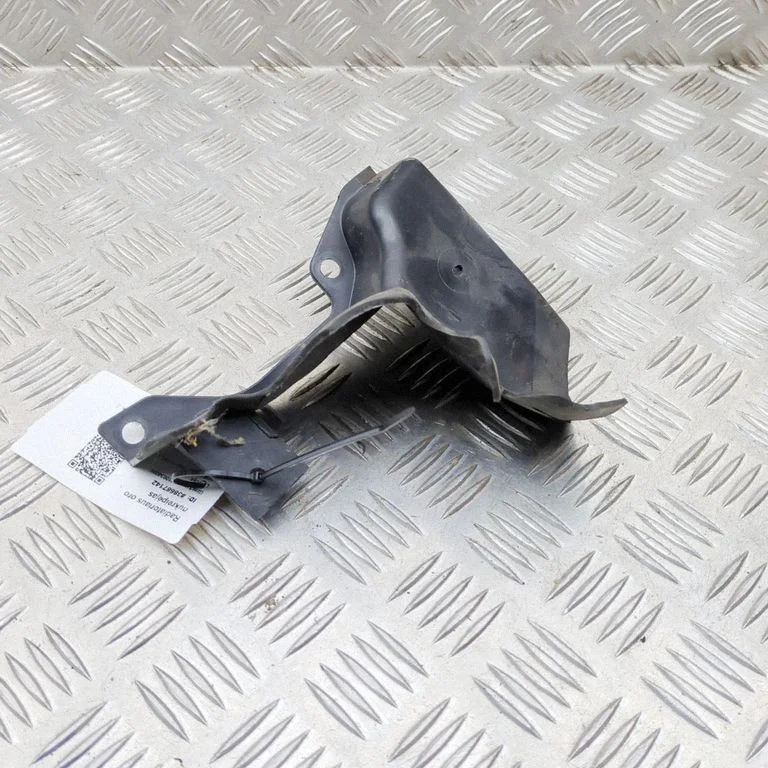 Intercooler air guide/duct channel J8A28311AA