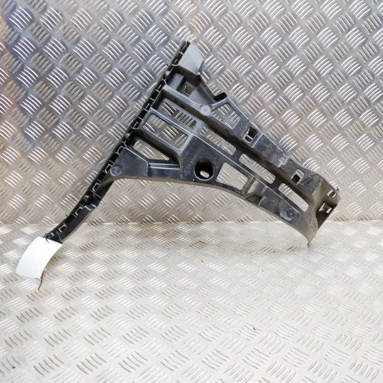 Aizmugurējā bufera turētājs