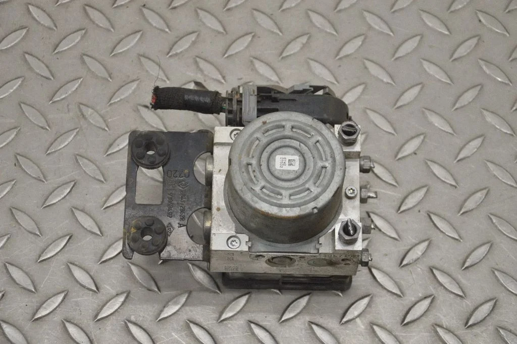 ABS block – Renault Trafic III (X82) (2014-)