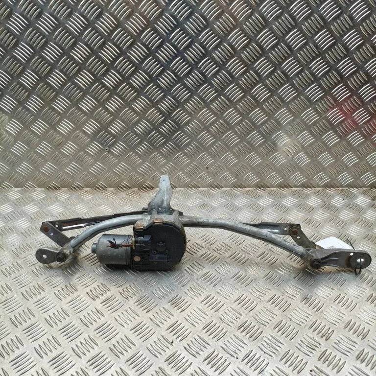 Front wiper linkage and motor – BMW 6 Series F12 F13 (2010-2018)