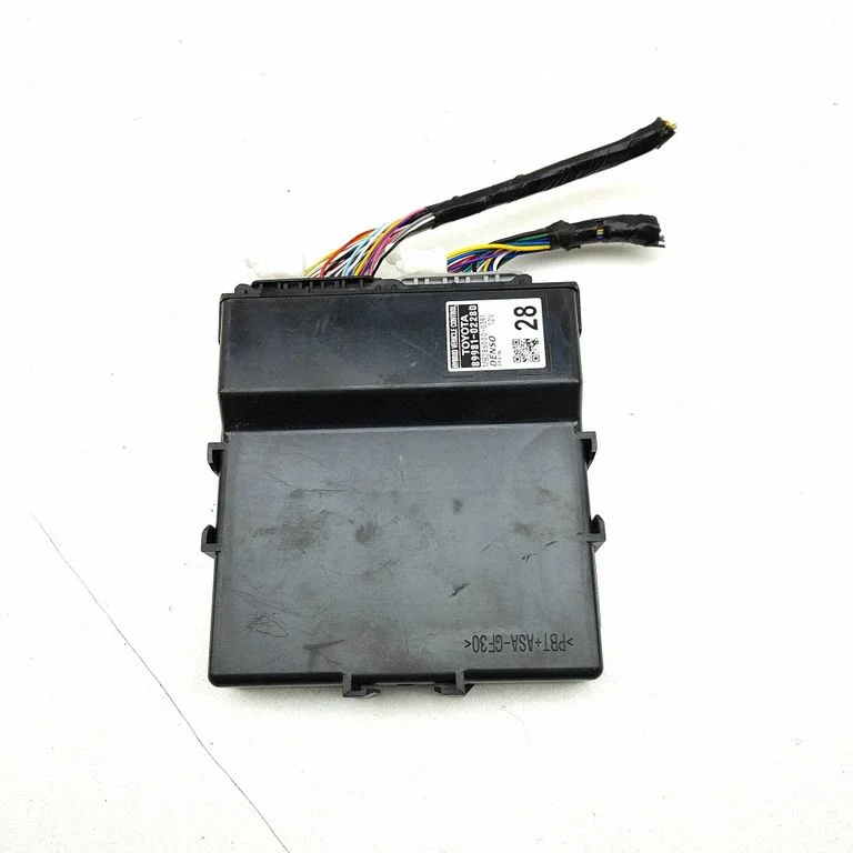 Dzinēja vadības bloks 8998102280