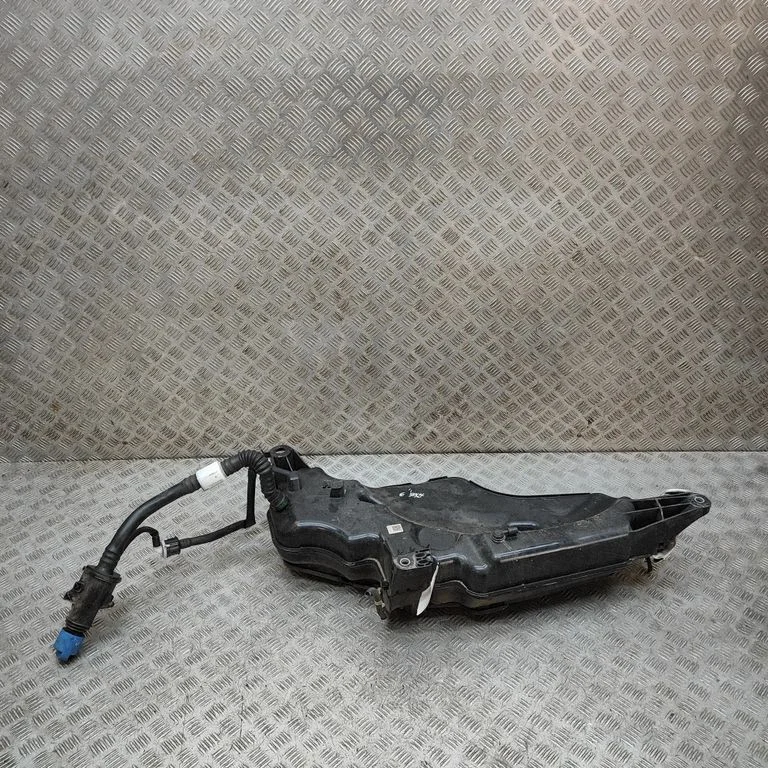 AdBlue liquid reservoir 5WA131877