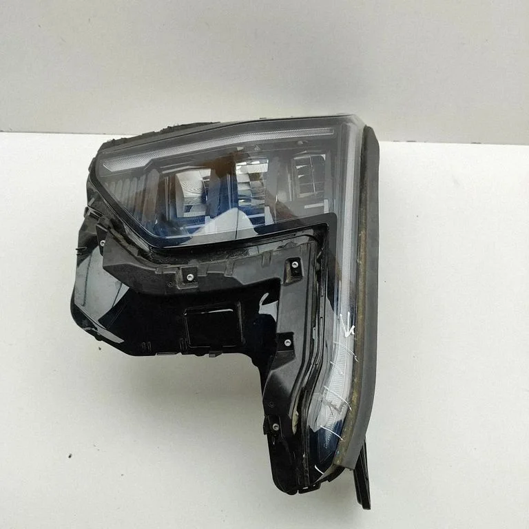 Priekšējais lukturis 92102EV010