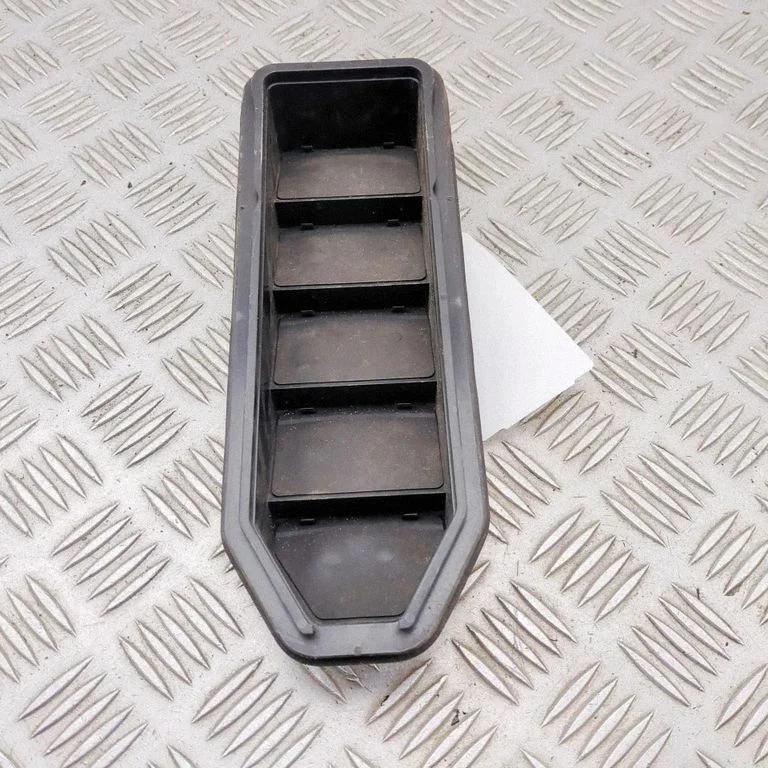 Ventilatsioonirest J8A2280B62AA