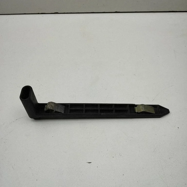 Headlight/headlamp mounting bracket – Volvo XC60 (2014-2016)