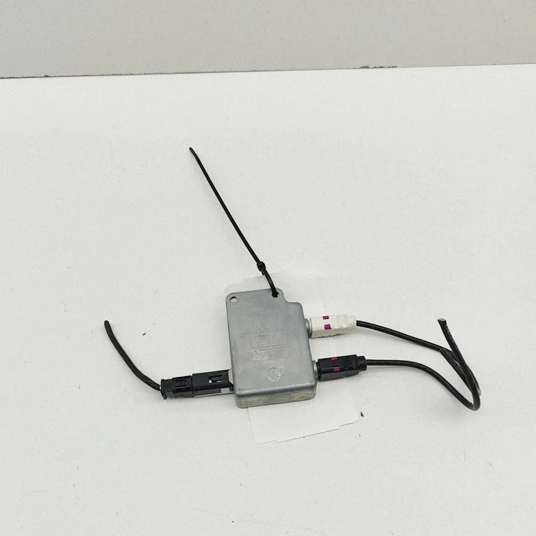 Antenas pastiprinātājs – Mercedes-Benz CLA klase C117 X117 W117 (2013-2019)