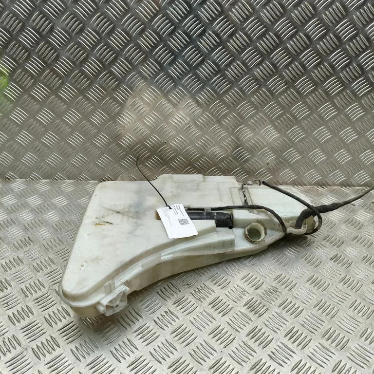 Logu mazgāšanas šķidruma tvertne – BMW 6. sērija F12 F13 (2010-2018)