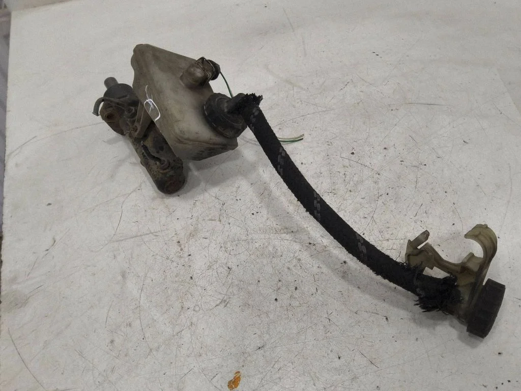 Master brake cylinder – front
