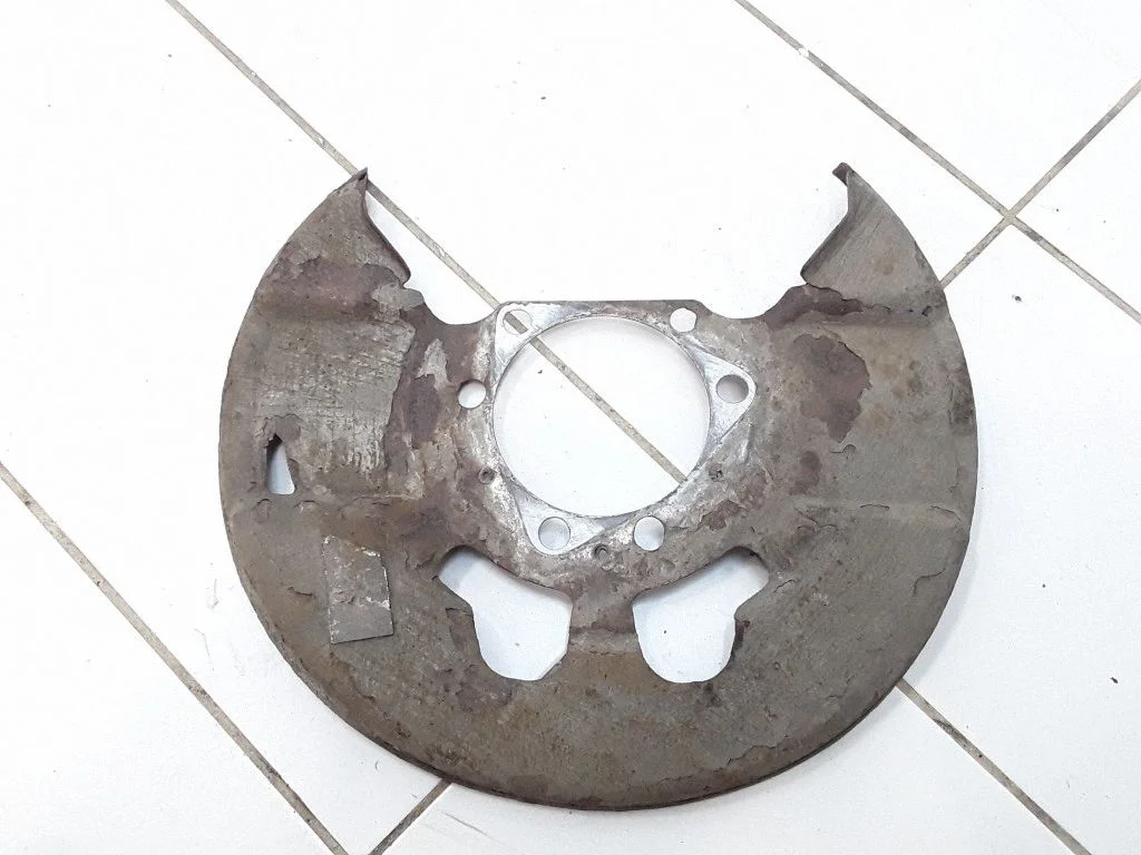 Front brake disc dust cover plate – right