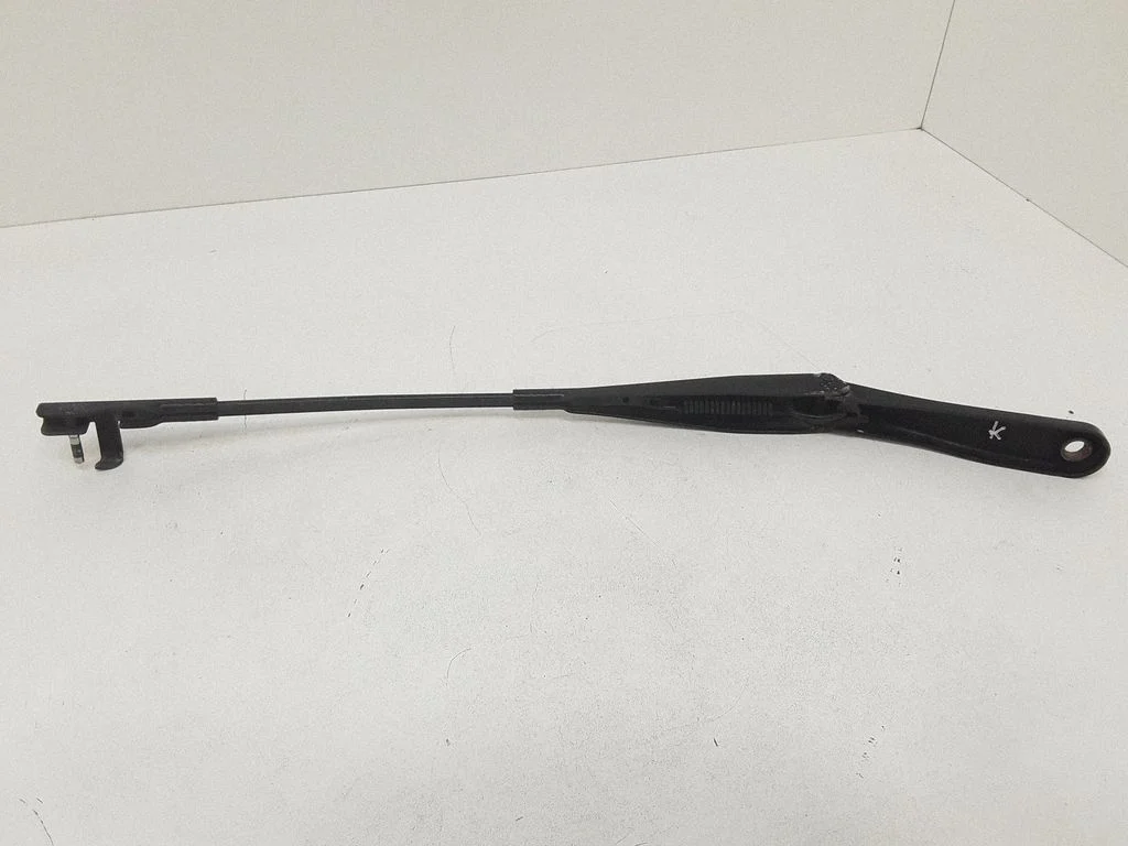 Windshield/front glass wiper blade – left