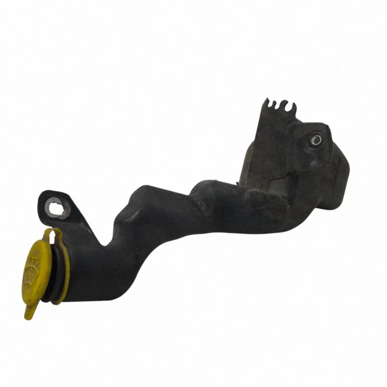 Windshield washer fluid reservoir/tank – front