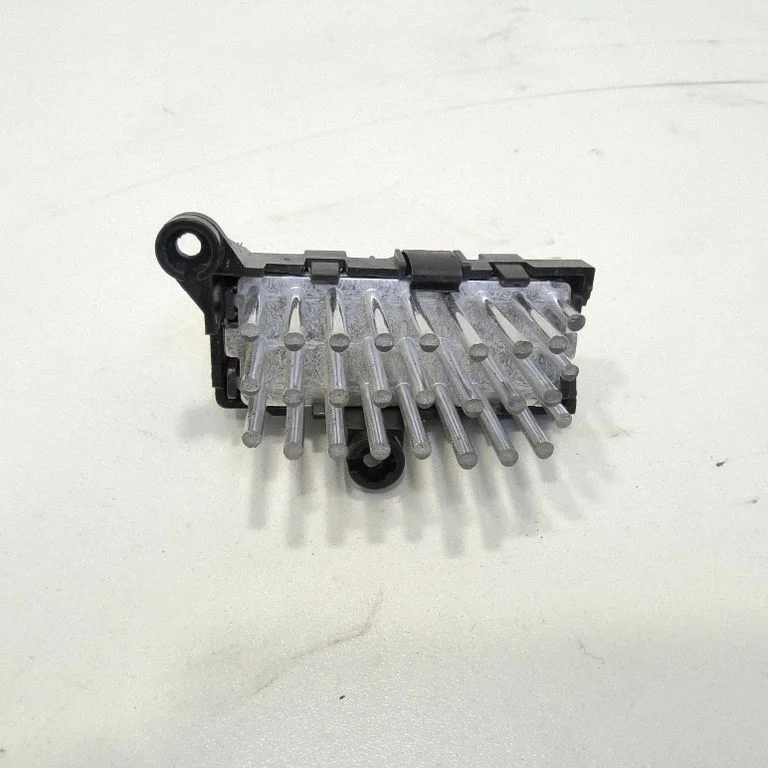 Headlight part 6NHM0000