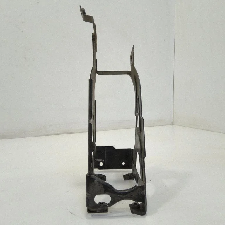 Headlight/headlamp mounting bracket 8125806