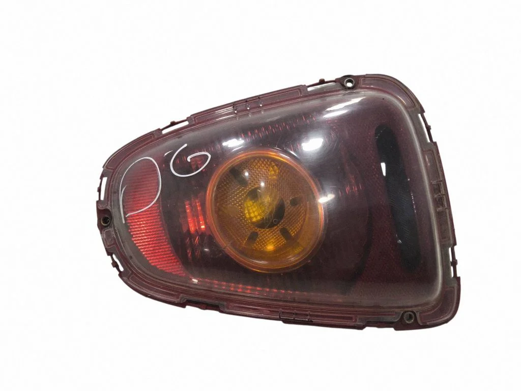 Lampa tylna w błotniku 2751308