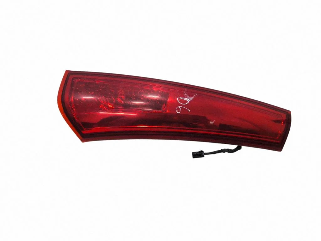 Lampa tylna w błotniku 924041H3
