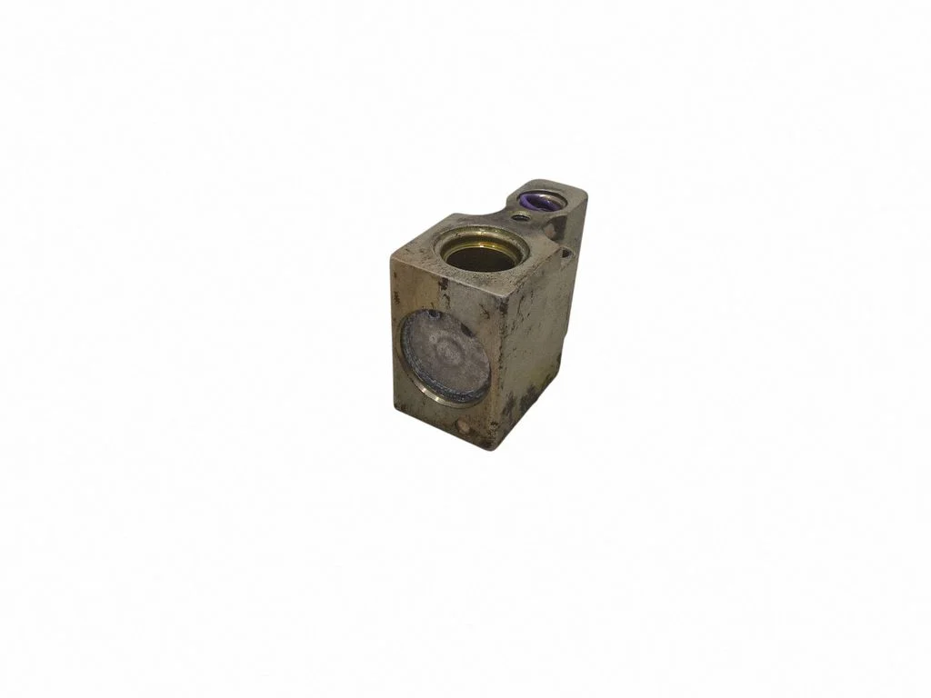 Air conditioning (A/C) expansion valve 656506Z