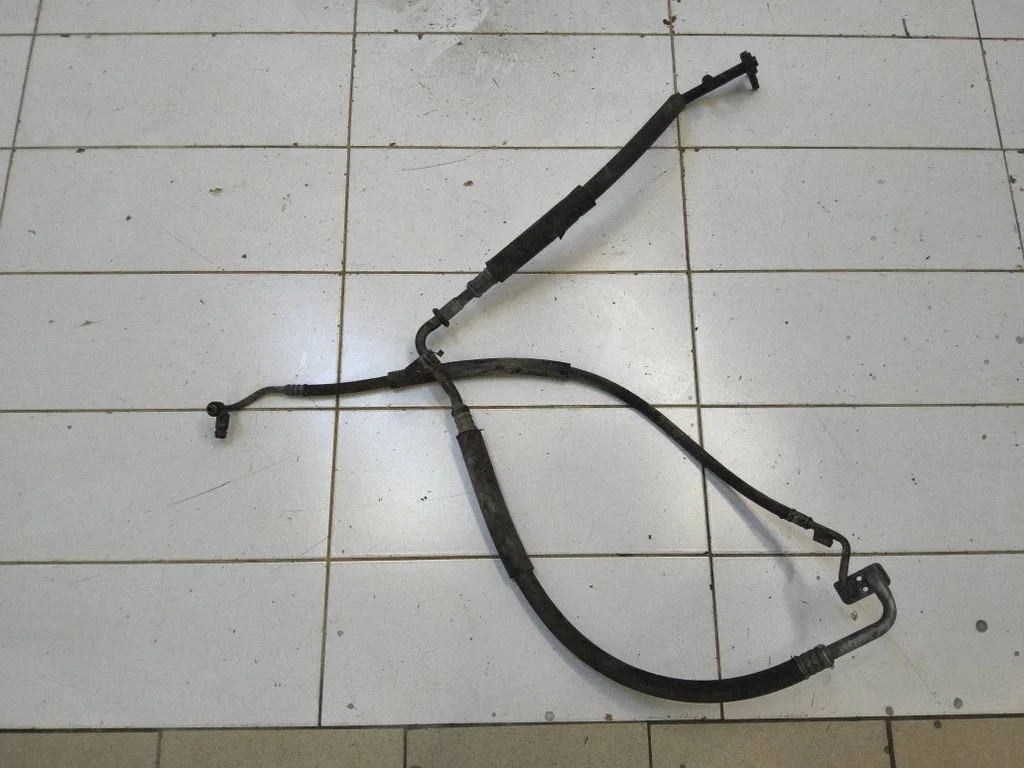 Air conditioning (A/C) pipe/hose – front