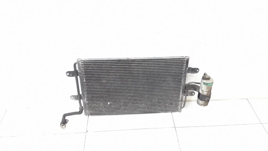 Kliimaseadme jahutusradiaator (kondensaator) 1C0820191