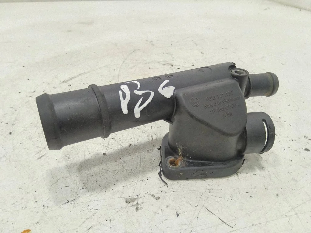 Engine coolant pipe/hose 03G121132
