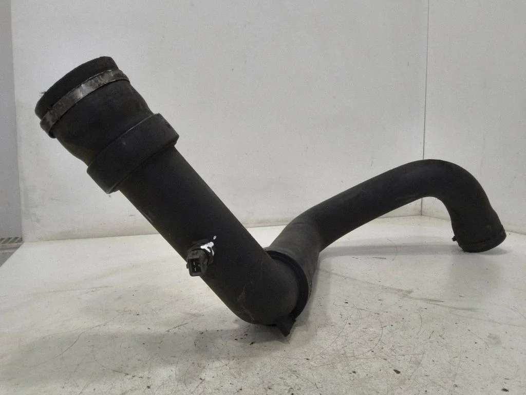 Intercooler hose/pipe – front