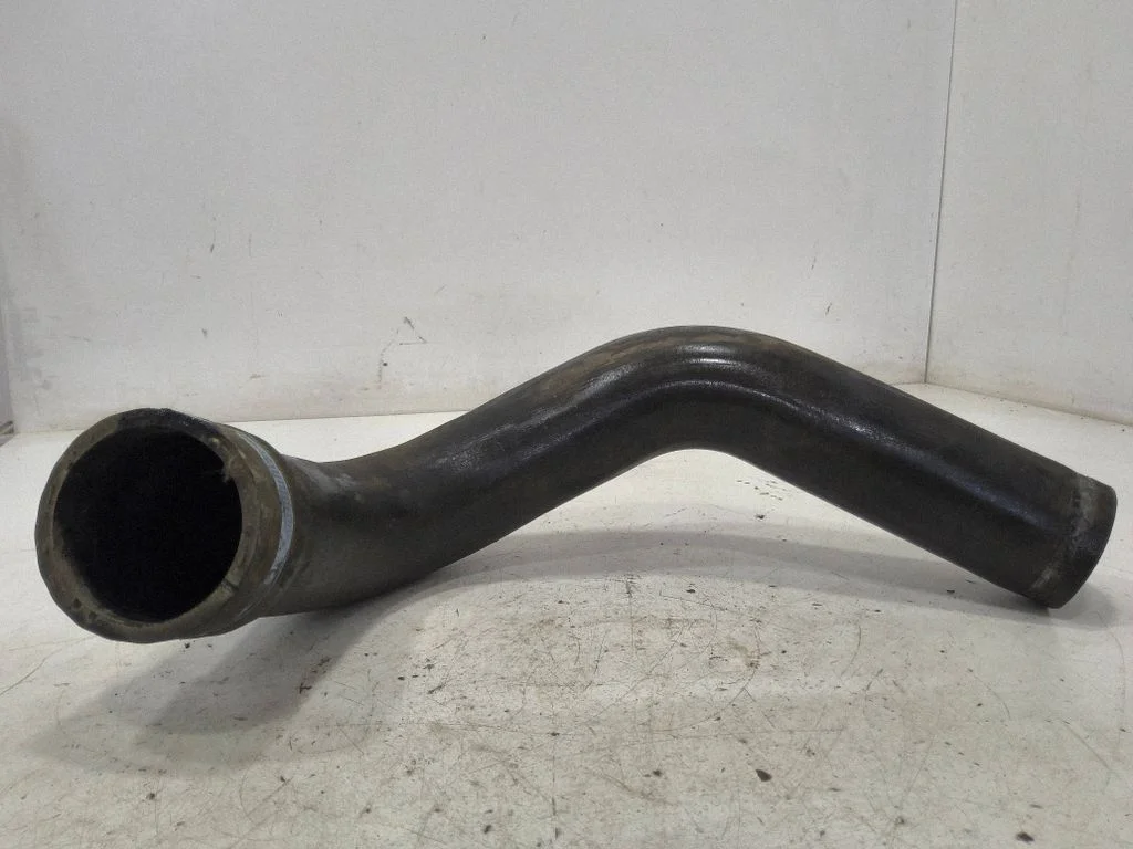 Intercooler hose/pipe – front