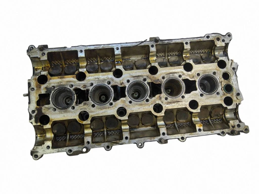 Engine head 8642289