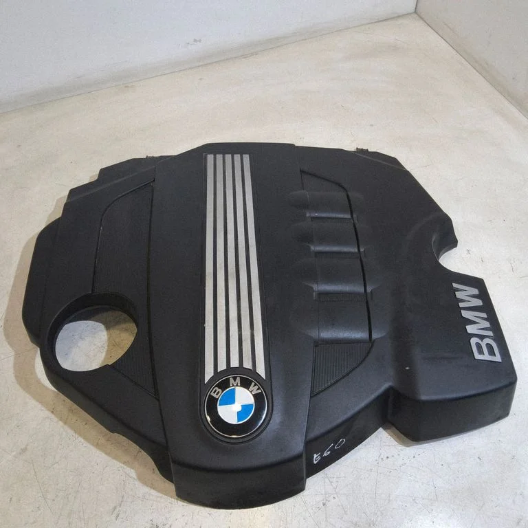Engine cover (trim) – front