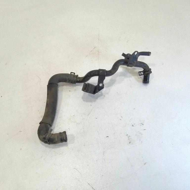 Coolant pipe/hose – front