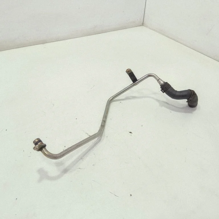 Coolant pipe/hose – front