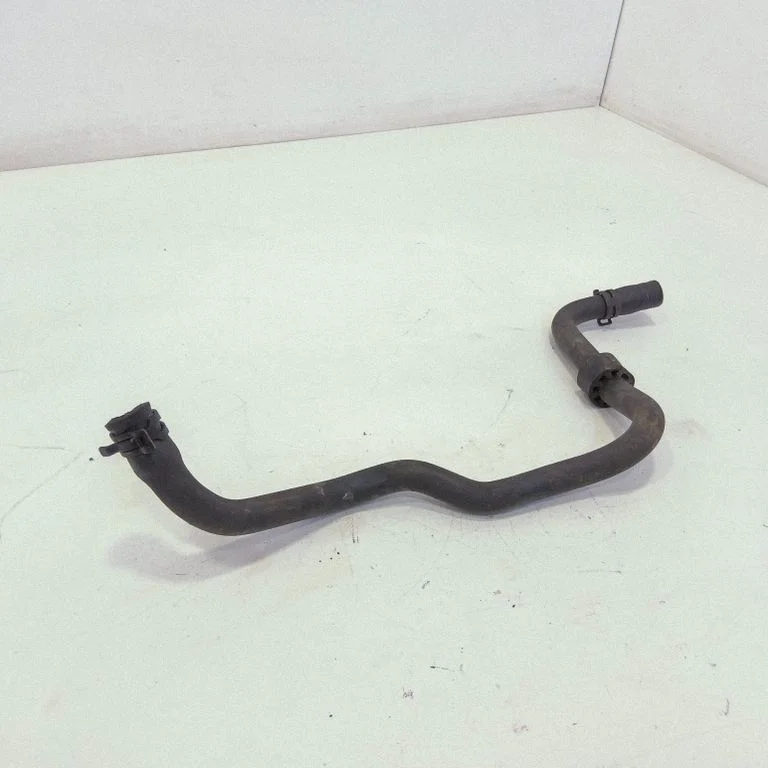 Coolant pipe/hose – front