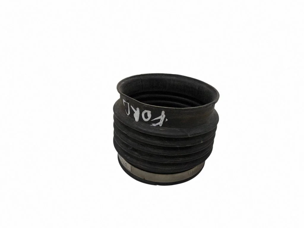 Air intake hose/pipe – front