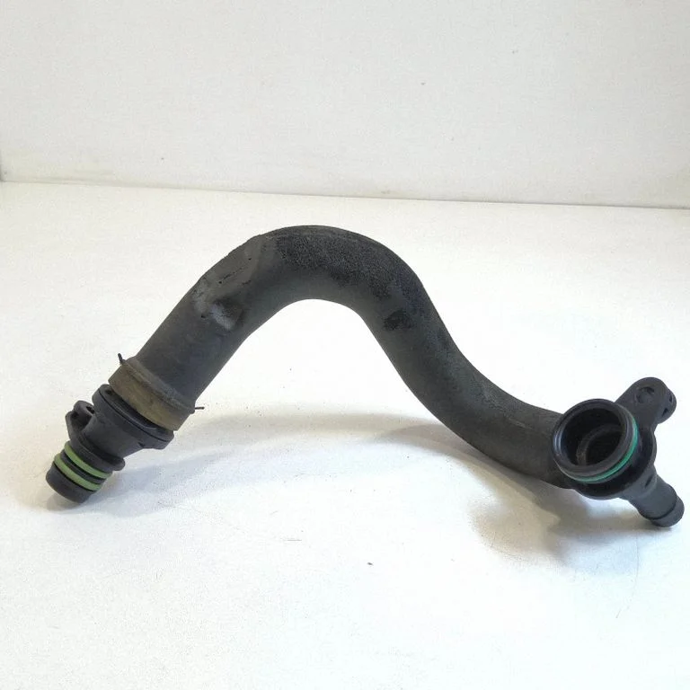 Breather hose/pipe 04E103175