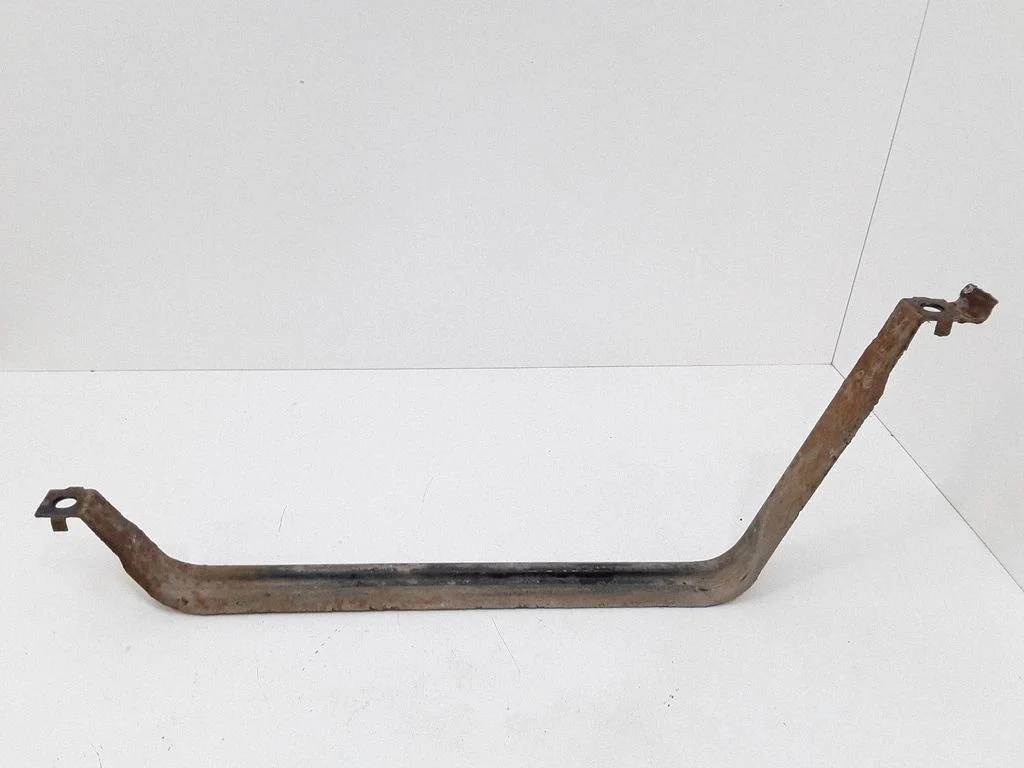 Fuel tank mounting bracket