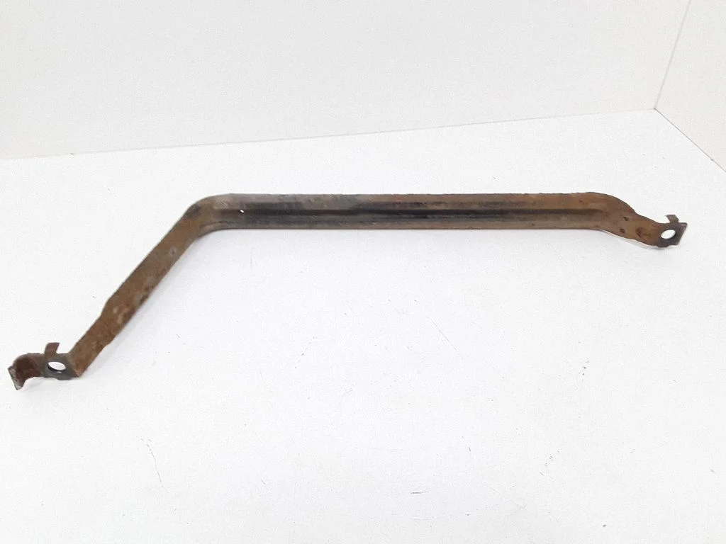 Fuel tank mounting bracket