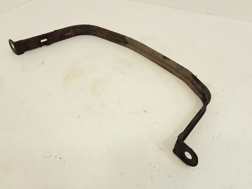 Fuel tank mounting bracket