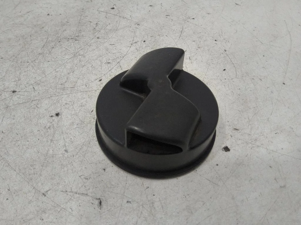 Fuel tank filler cap – rear