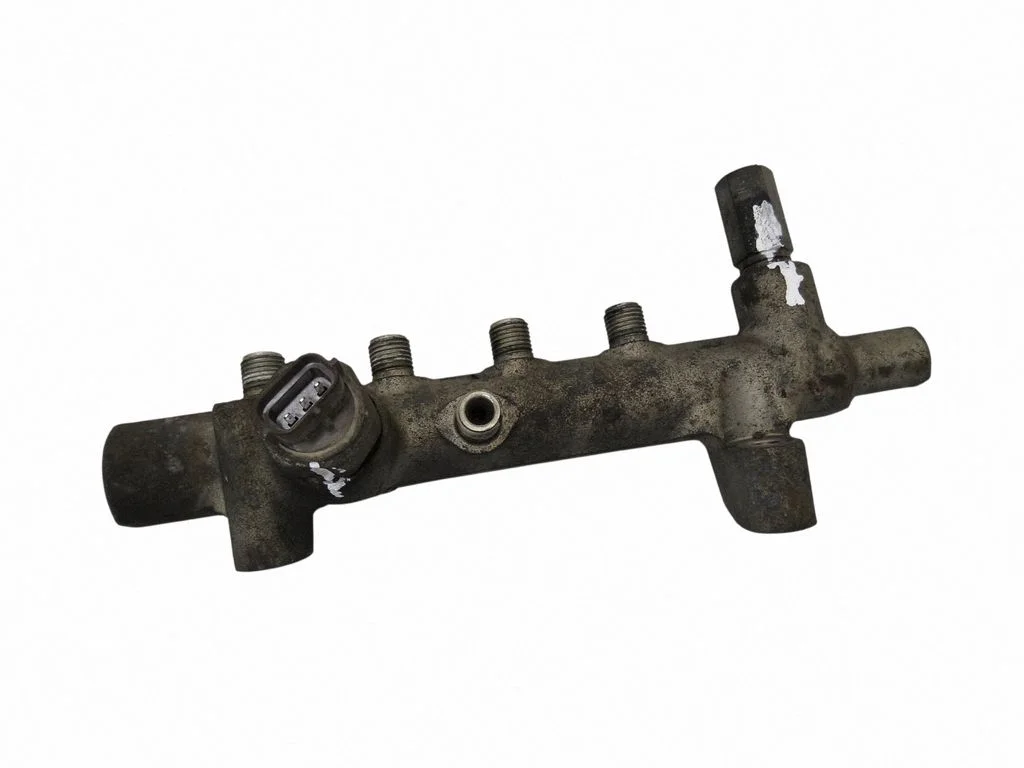 Fuel main line pipe – front