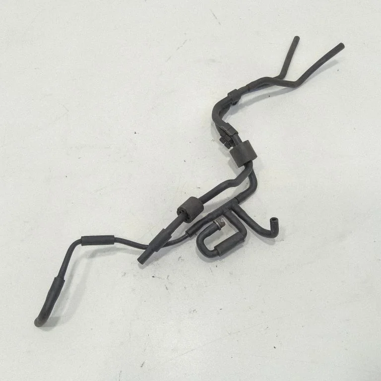 Fuel line pipe – front